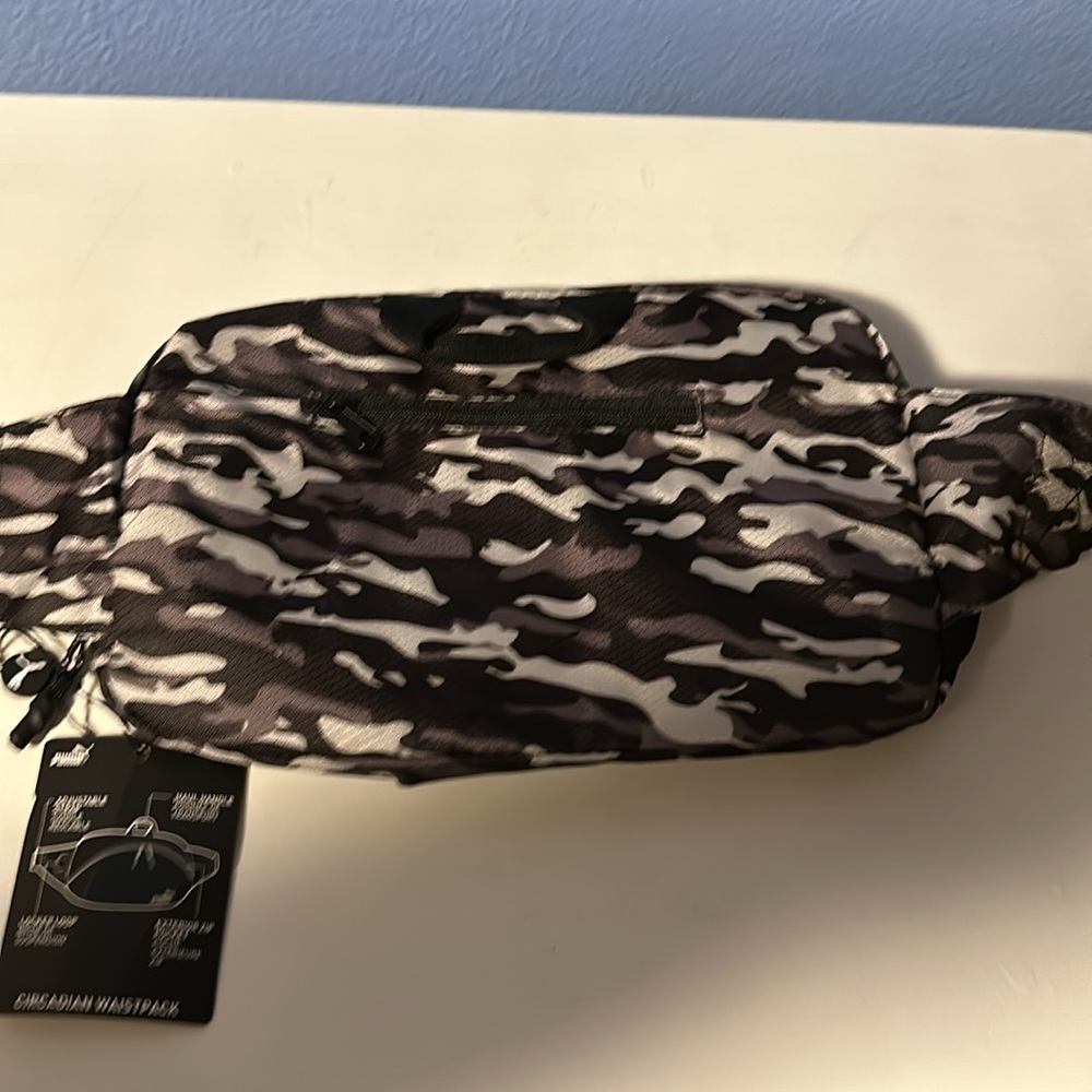 Puma Adjustable Strap Zippered Pocket Locker Loop Haul Handle WaistPack. - Picture 4 of 13